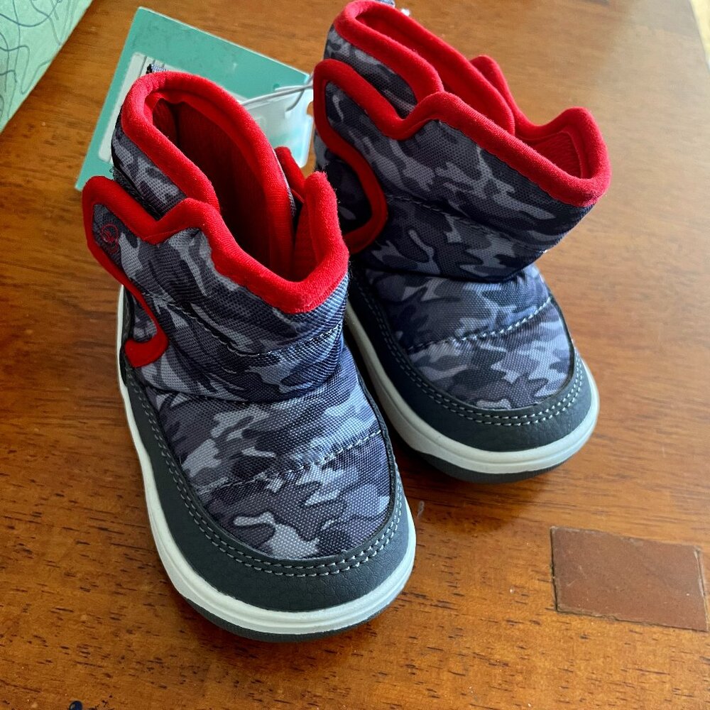 NWT Velcro Booties Surprize by Stride Rite Size 4